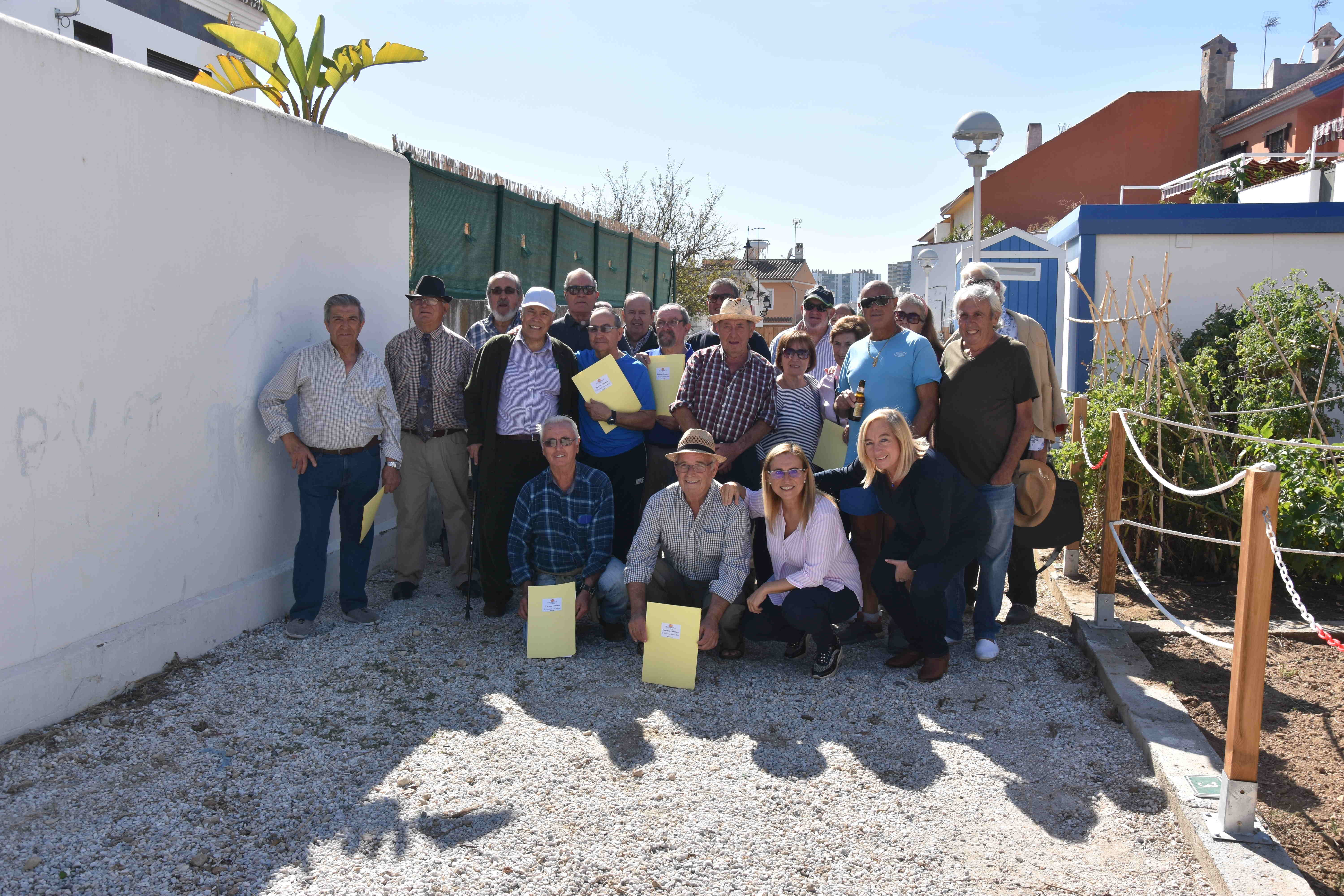 El uno al otro Conflicto puntada La alcaldesa Ana Mula entrega 24 huertos urbanos a mayores de Fuengirola -  Fuengirola