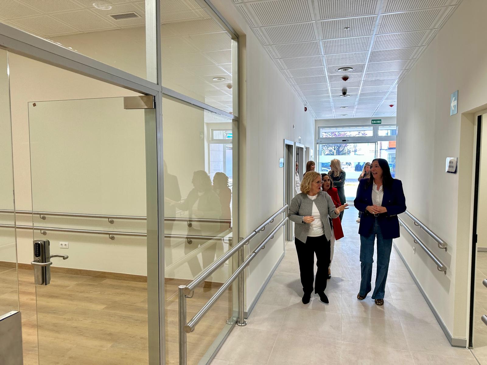 Mula Lebr%C3%B3n y L%C3%B3pez durante un momento de la visita al Centro de D%C3%ADa Suel