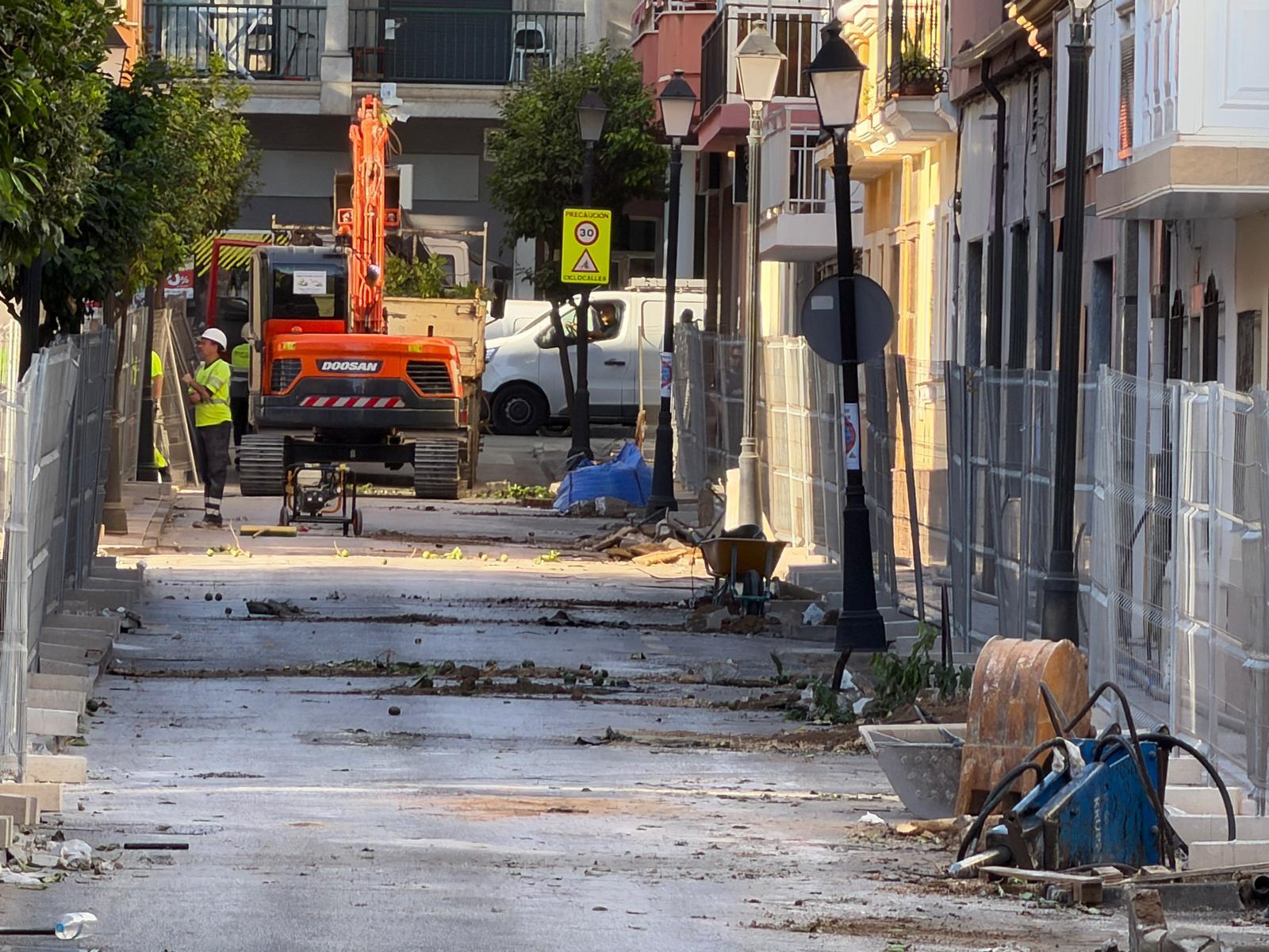 Fuengirola inicia las obras de remodelación integral de la calle Sevilla 2 Estado actual de la calle Sevilla tras el inicio de las obras de remodelaci%C3%B3n integral